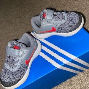 Nike - Velcro - size 5C - worn once -unisex - make me an offer!:)